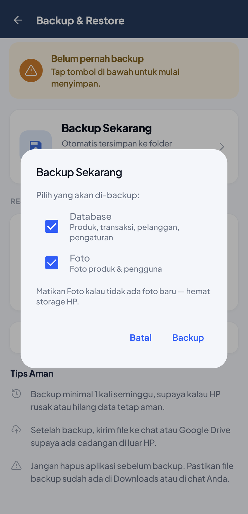 Lembar Backup Sekarang: Pilih yang akan di-backup, Database produk, transaksi, pelanggan, pengaturan dan Foto produk & pengguna, saran mematikan Foto bila tidak ada foto baru, tombol Batal dan Backup