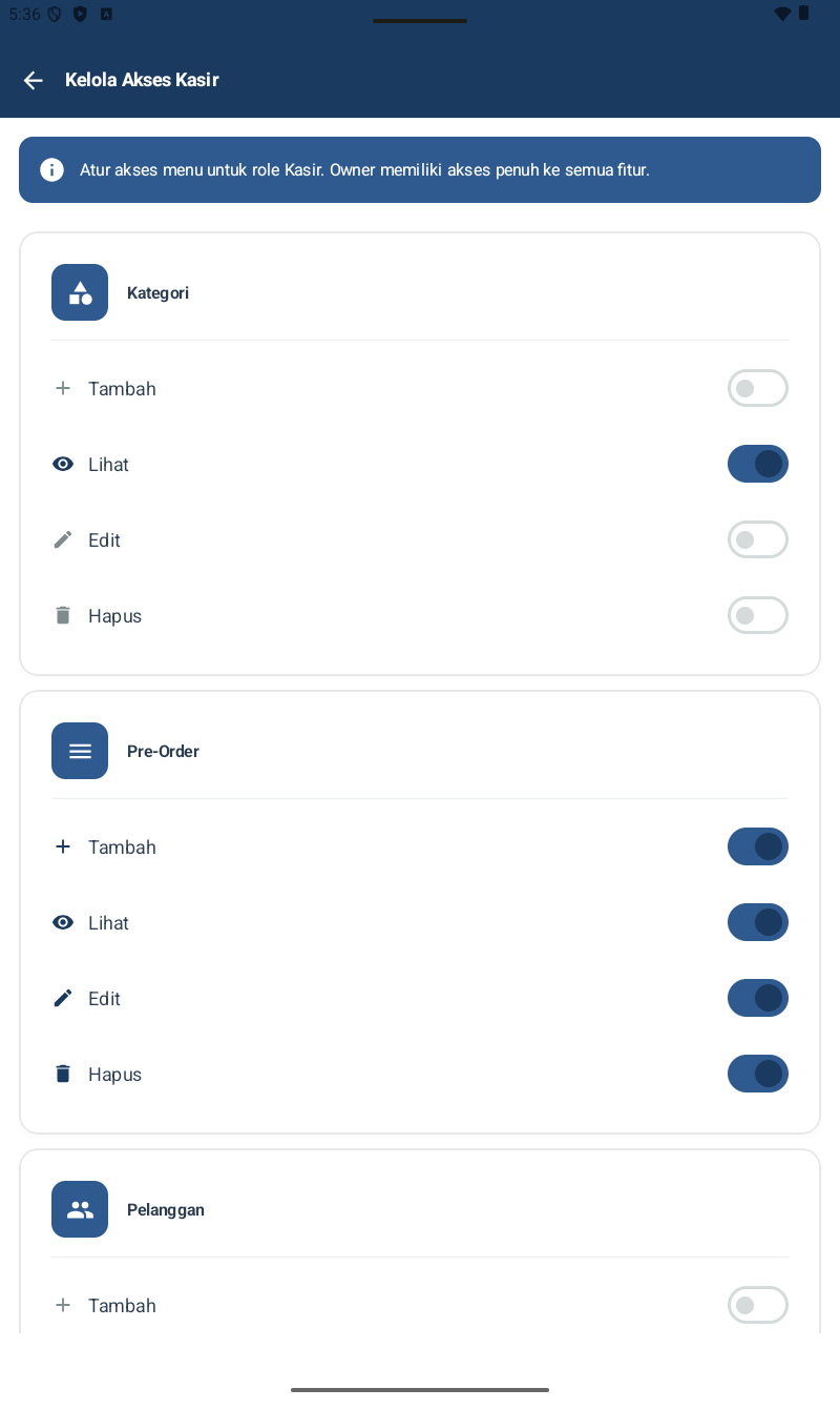 Halaman Kelola Akses Kasir FnB โ header navy, info banner biru 'Atur akses menu untuk role Kasir. Owner memiliki akses penuh ke semua fitur.' List menu dengan toggle granular per CRUD (Tambah/Lihat/Edit/Hapus). Menu visible: Beli X Gratis Y, Kategori, Konsinyasi, dst.